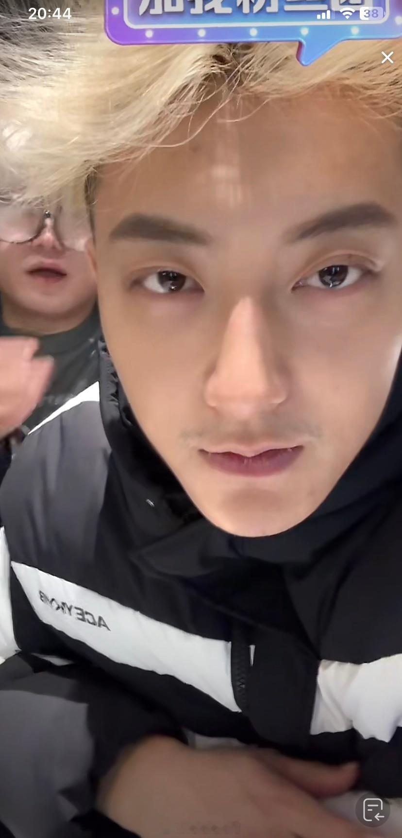 黄子韬[超话]   宝贝说今年音乐节会多[憧憬][憧憬]说要努力赚💰，给大家送