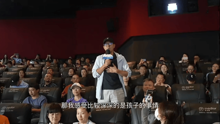 俞敏洪观影北回归线以北俞敏洪现身北回归线以北首映礼首映现场俞敏洪真情点评《北回归