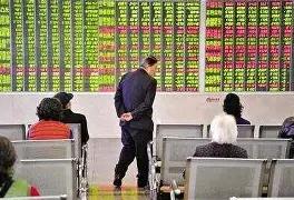 一个股民以32元买入远东股份600869，最高涨到38块多的时候没卖，之后便一路