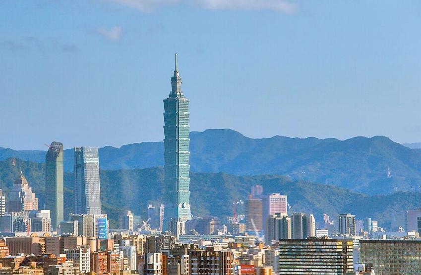 "台湾切换日本时区"这个话题，这两天又被翻出来了。支持者给出的理由很离谱：部分区