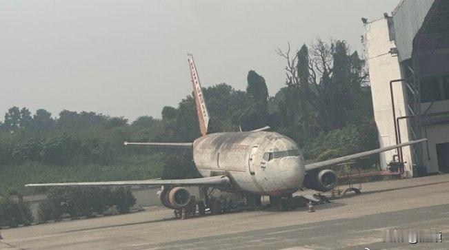 离谱到家！印度一架波音737客机“凭空消失”13年，最后在机场的角落被发现…
这