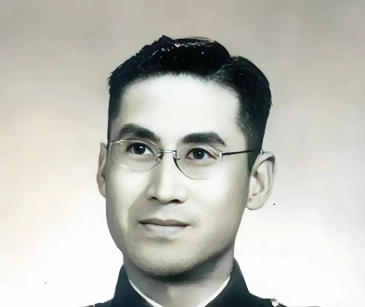 1994年2月，韩练成中将的儿子韩兢在澳门出差，特意去拜访父亲的老友吕文贞。
 