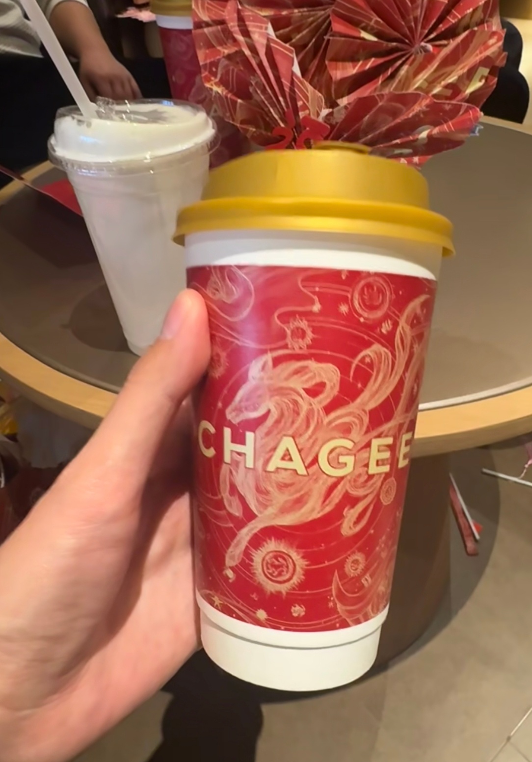 霸王茶姬天马驰骋 骐骥乘风 自己试了试霸王茶姬的定制杯贴功能，真的被霸王茶姬的小