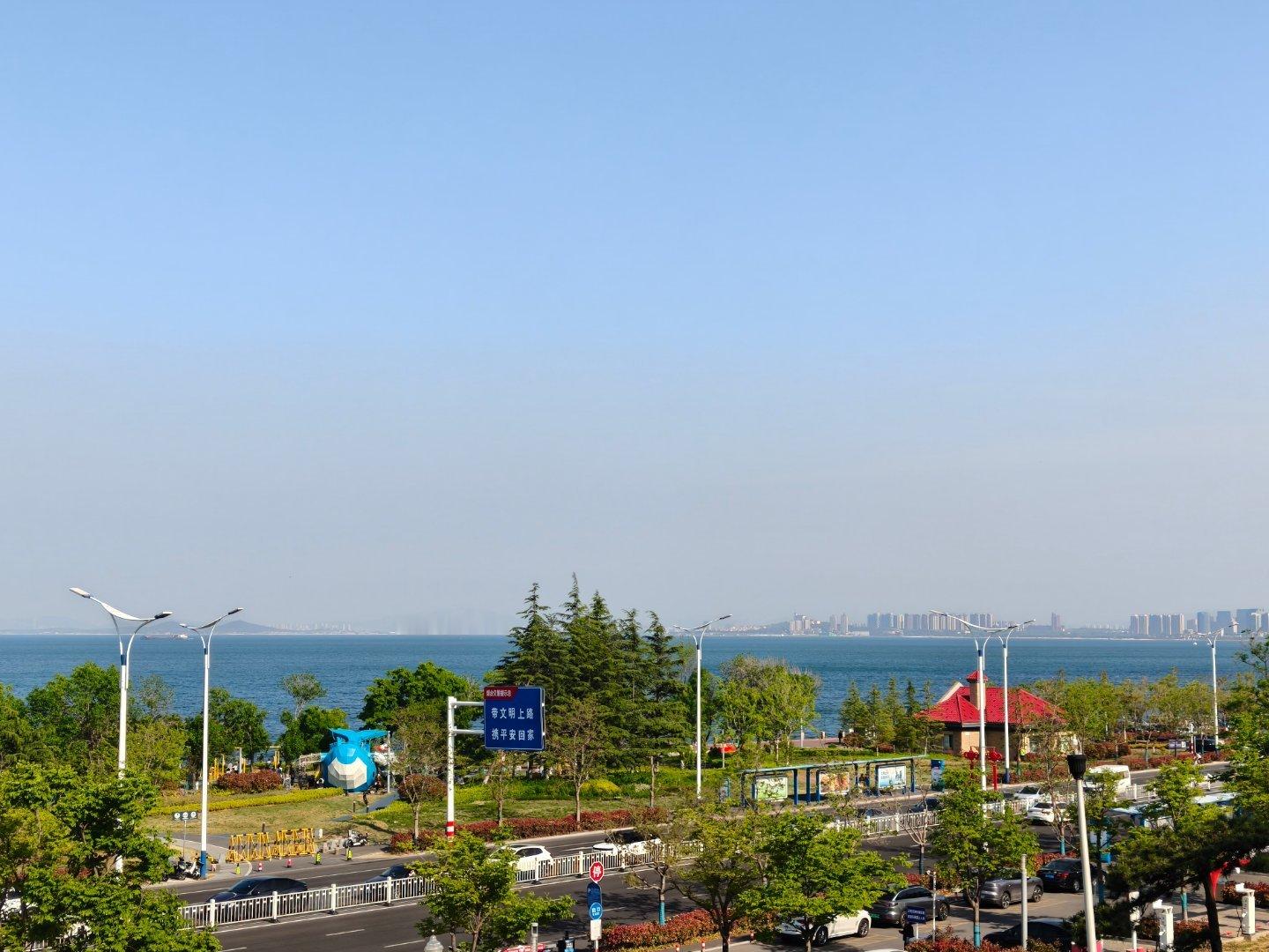 五月的周末，海边坐会 