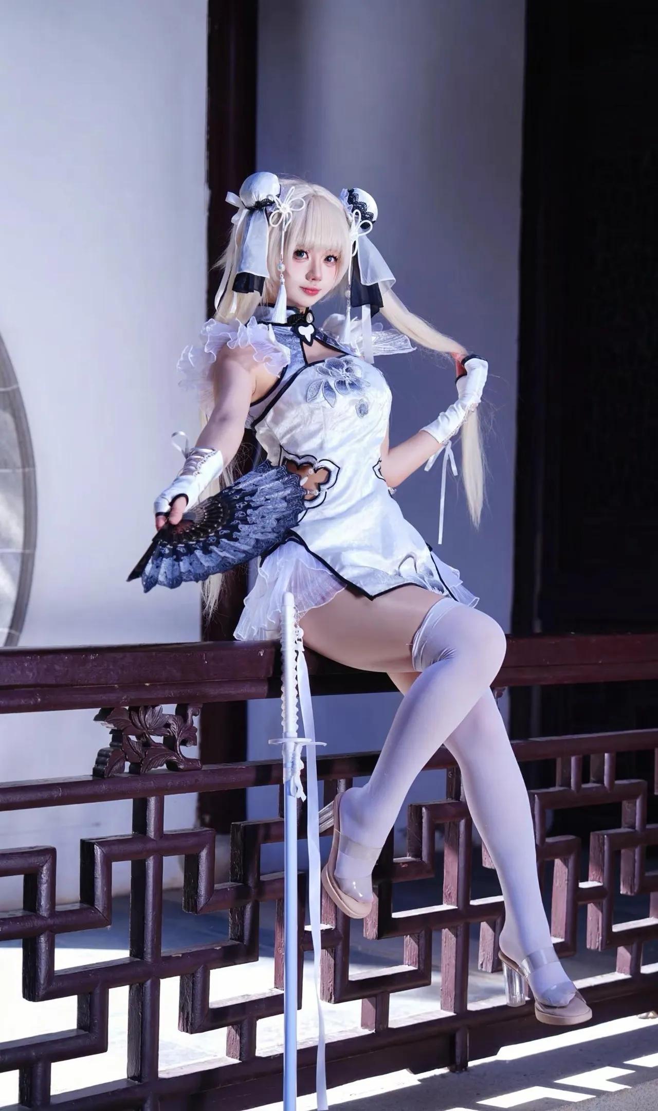 梦幻古风少女，白衣飘飘，仙气缭绕