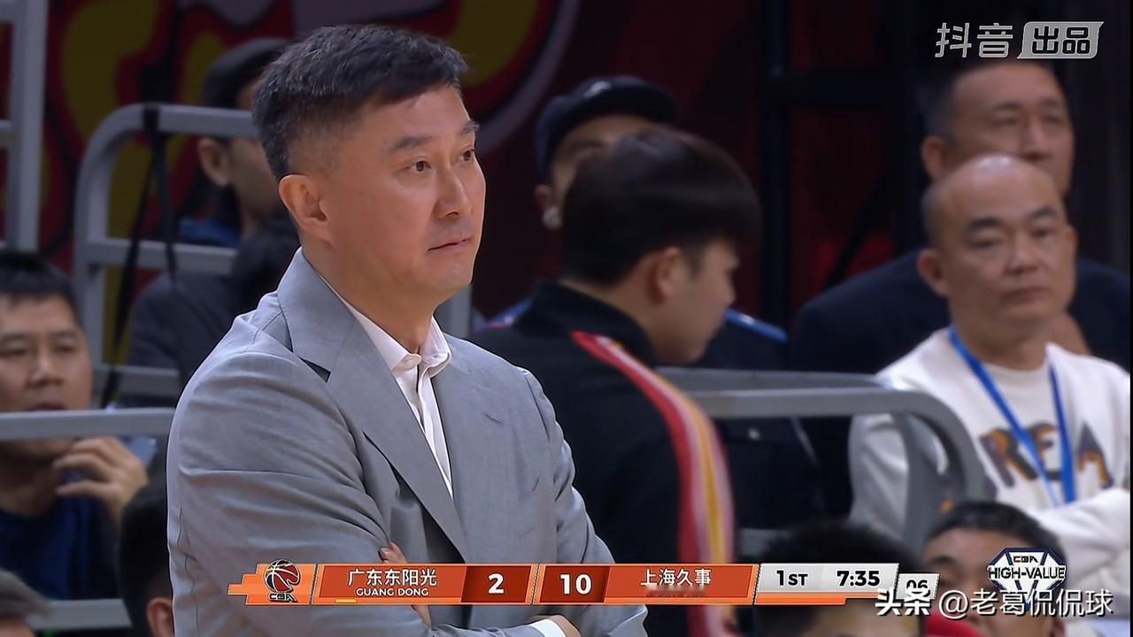 广东东阳光主帅杜峰完全被上海久事打懵了！在今天广东东阳光主场迎战上海久事的比赛中