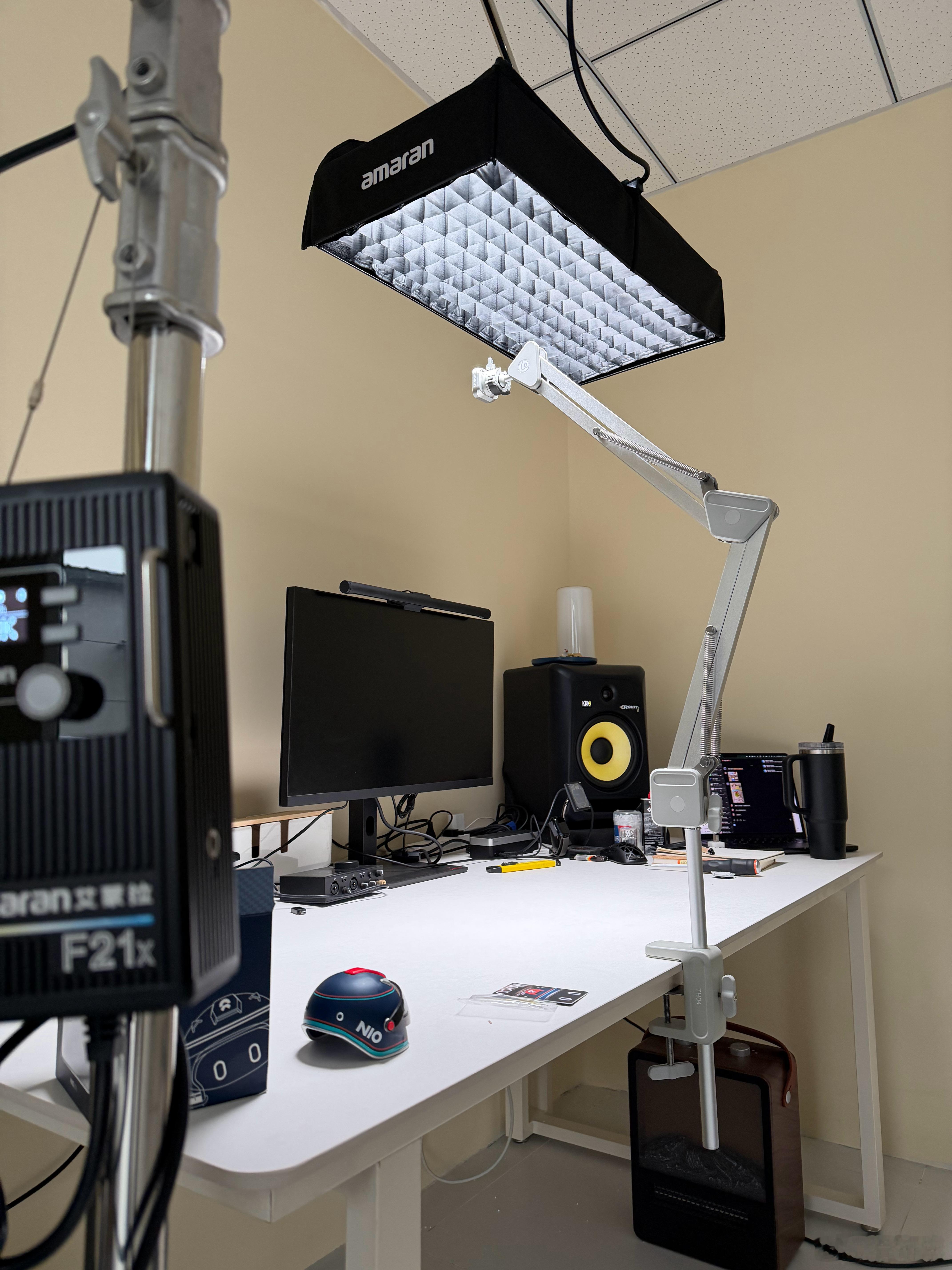 工作嘛，一个人有一个人的干法现在设备形式这么多，想拍点啥都有相应的器材支援，就是