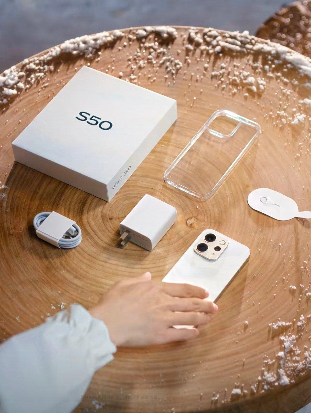 告白越看越心动，纱缎光刻工艺后壳，在阳光下转动，好像阳光在雪地上流动，冬日暖阳的