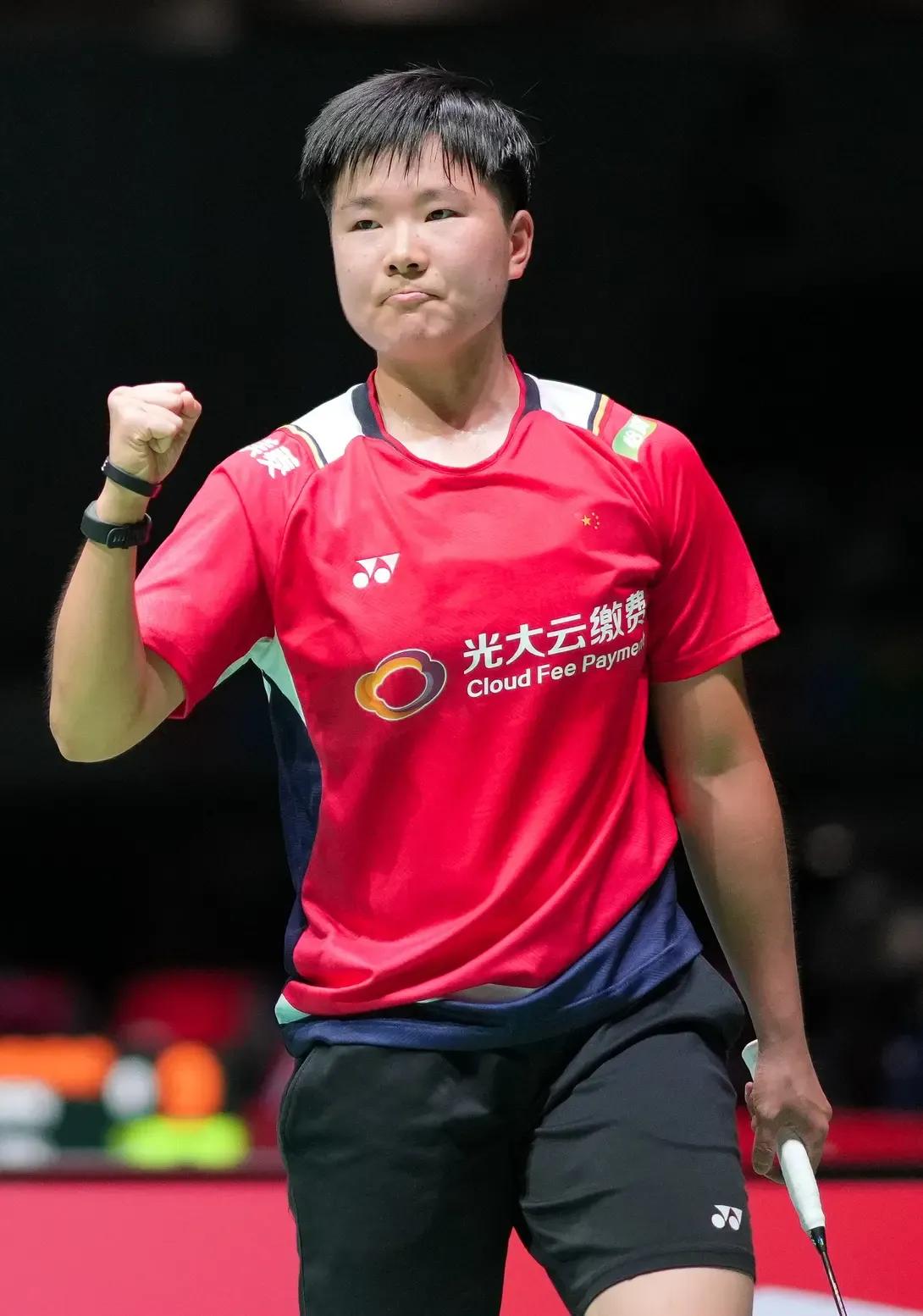 何冰娇2比0横扫对手晋级，中国羽毛球队取得开门红

北京时间7月27日，中国羽毛