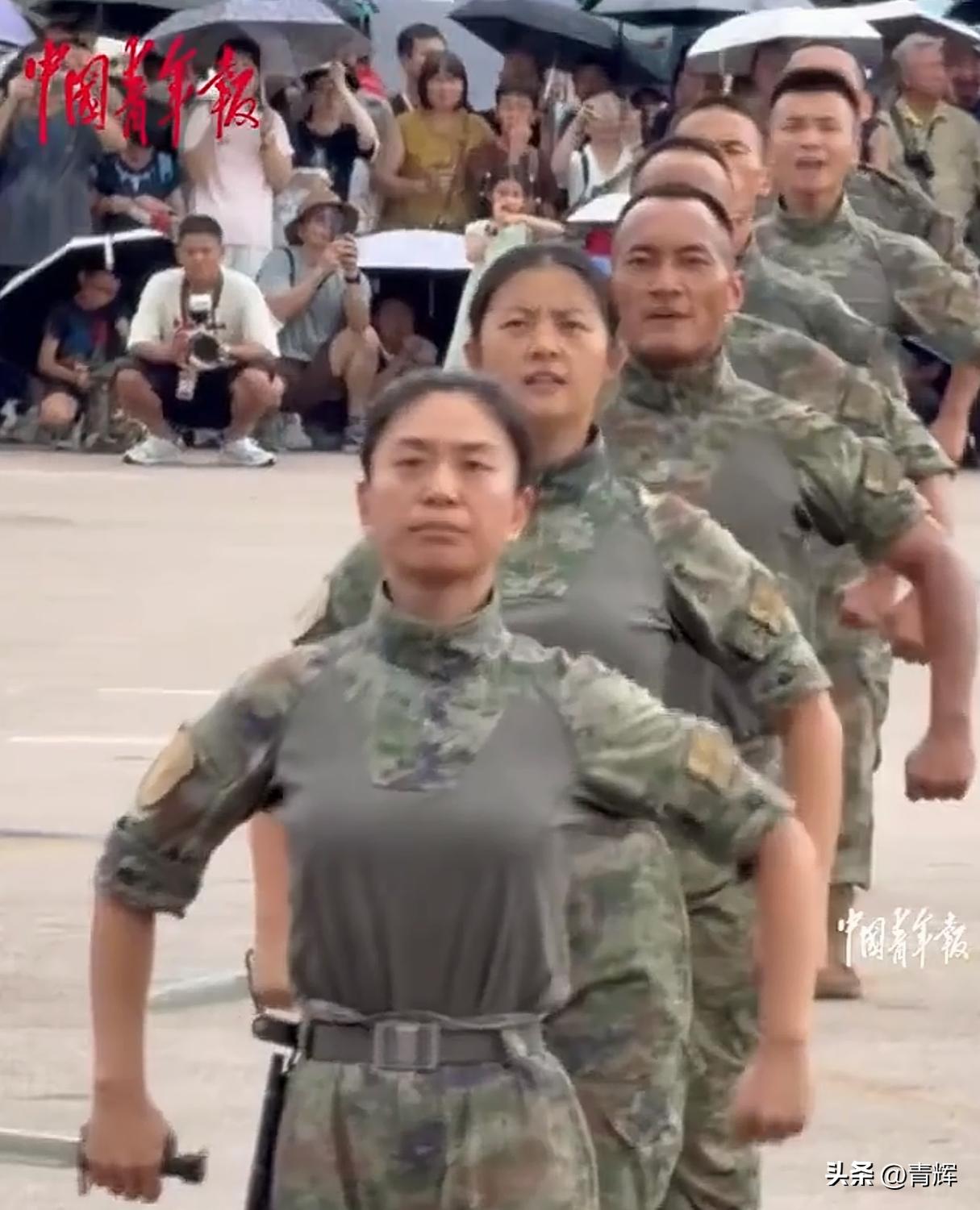 以后驻台湾部队也会这样。香港女兵展示格斗技，杀声震天骁勇无比
近期解放军驻香港部
