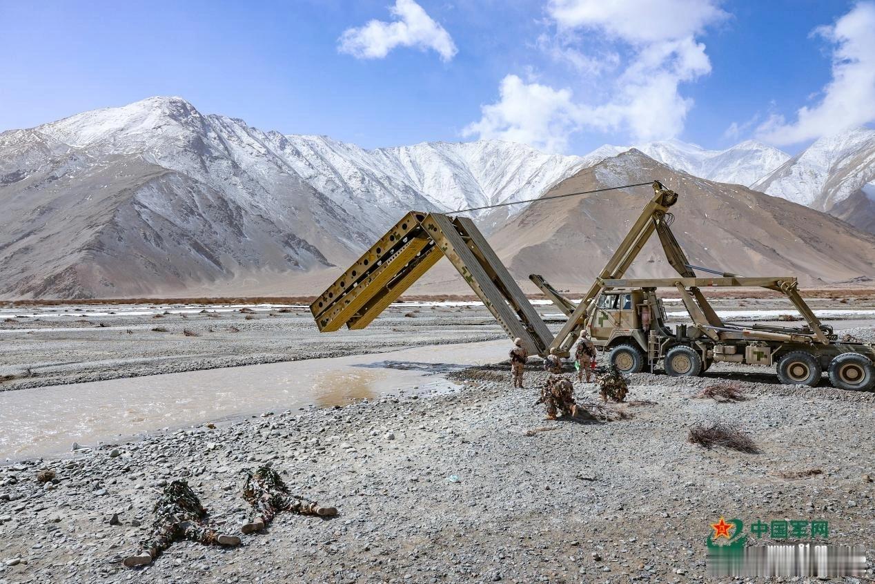 逢山开道，遇水架桥！我国拥有全球最强工兵部队！新疆军区某工兵团在喀喇昆仑，展开一