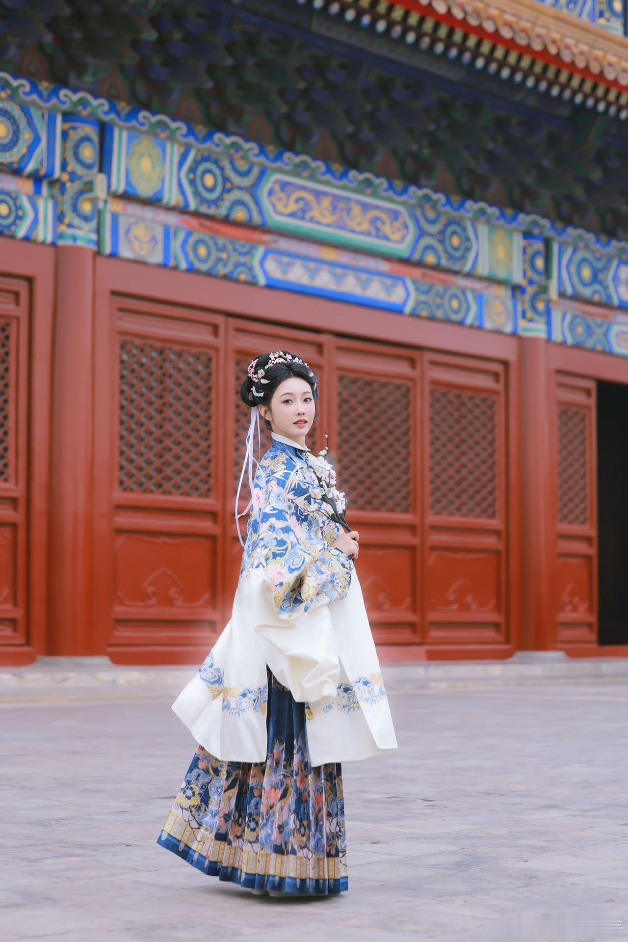 宣璐古言白月光来了宣璐这造型太绝了，眉眼间全是温柔妥妥的古言白月光本人，这气质太