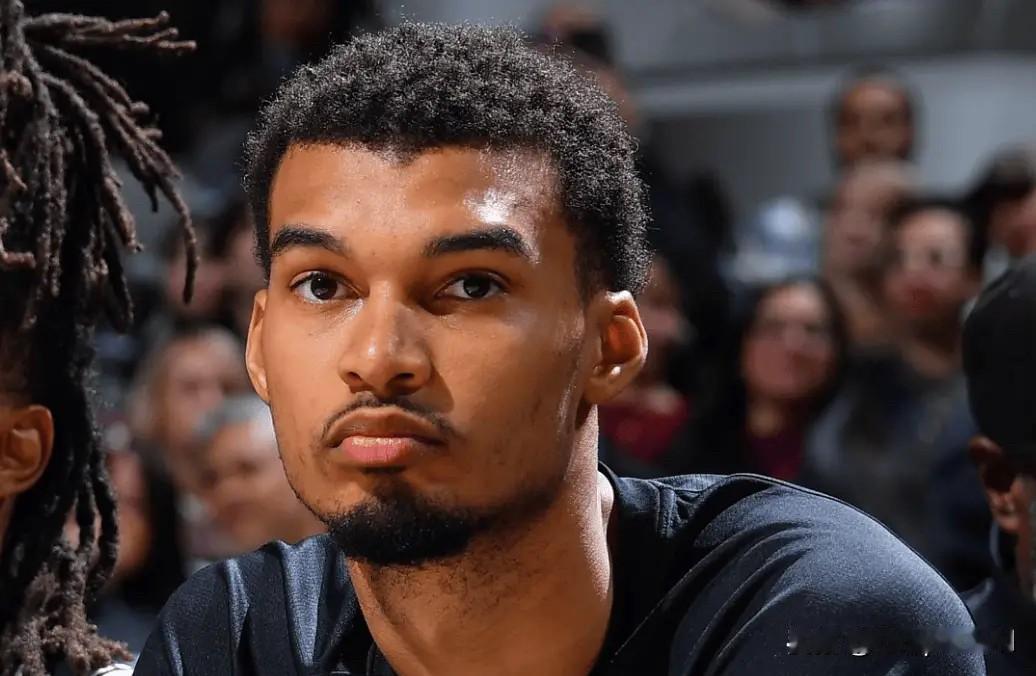 NBA常规赛，马刺今日在主场迎战开拓者。

赛前，马刺主教练米奇-约翰逊接受采访