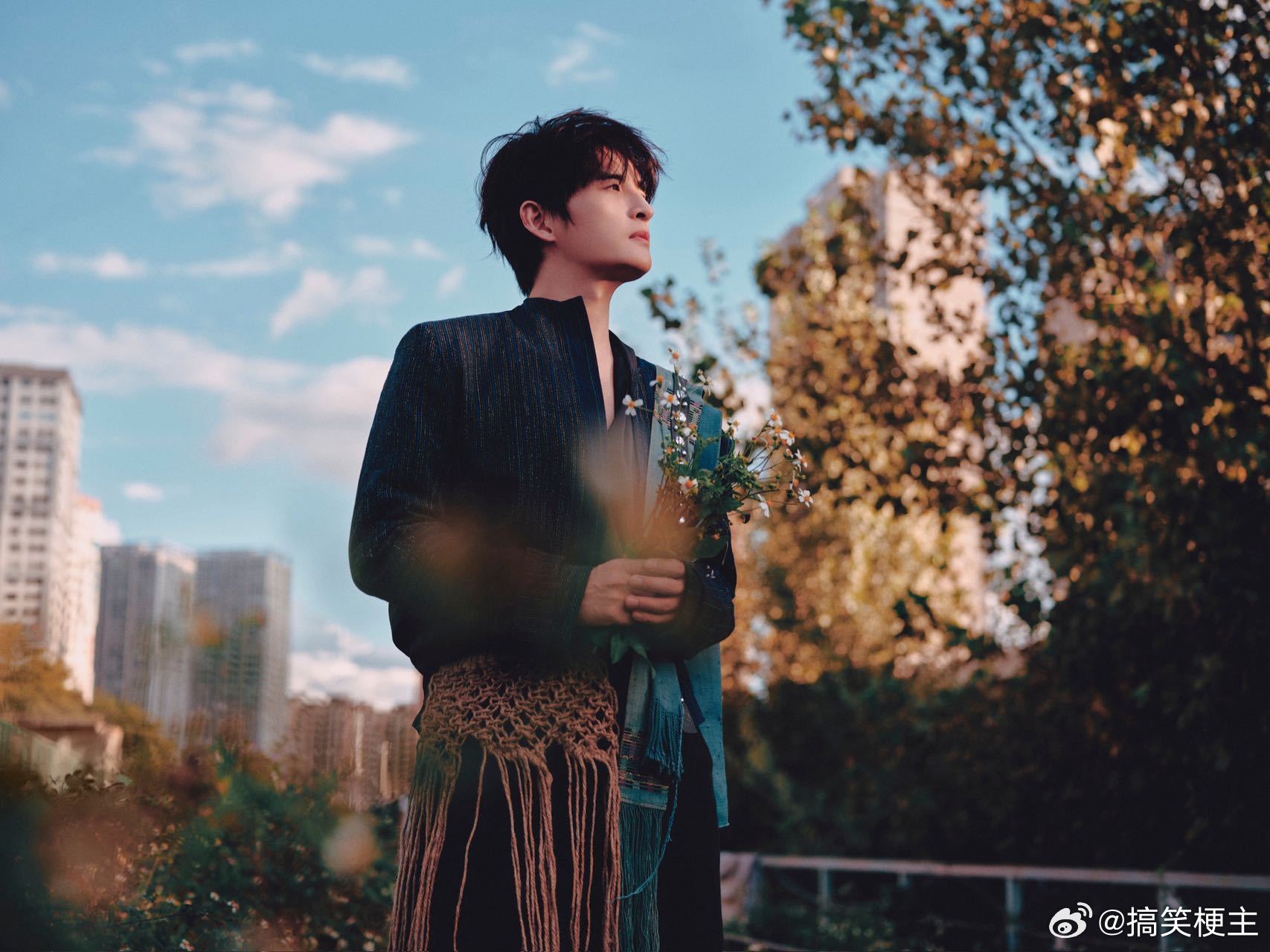 张远潮音风暴演唱会 本来只是抱着随便看看的心态，没想到张远的现场这么稳。能看得出