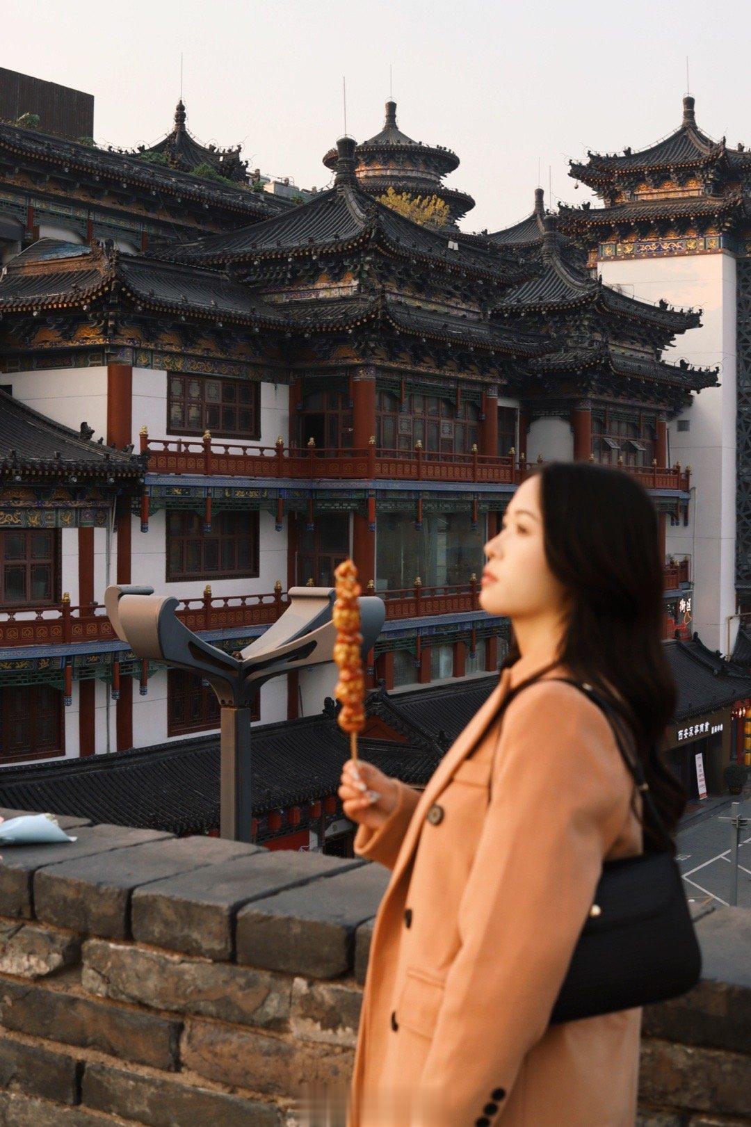 来了西安，一定要去西安的城墙转一转！我们下午五点这样才上了永宁门城墙的，来到这里