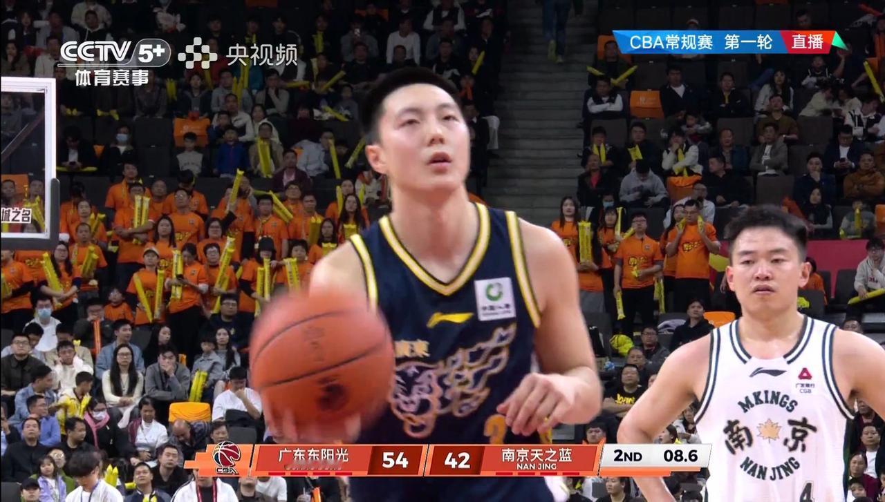 12月13日，CBA常规赛比赛速递:
1.广东107:102加时战胜南京，广东3