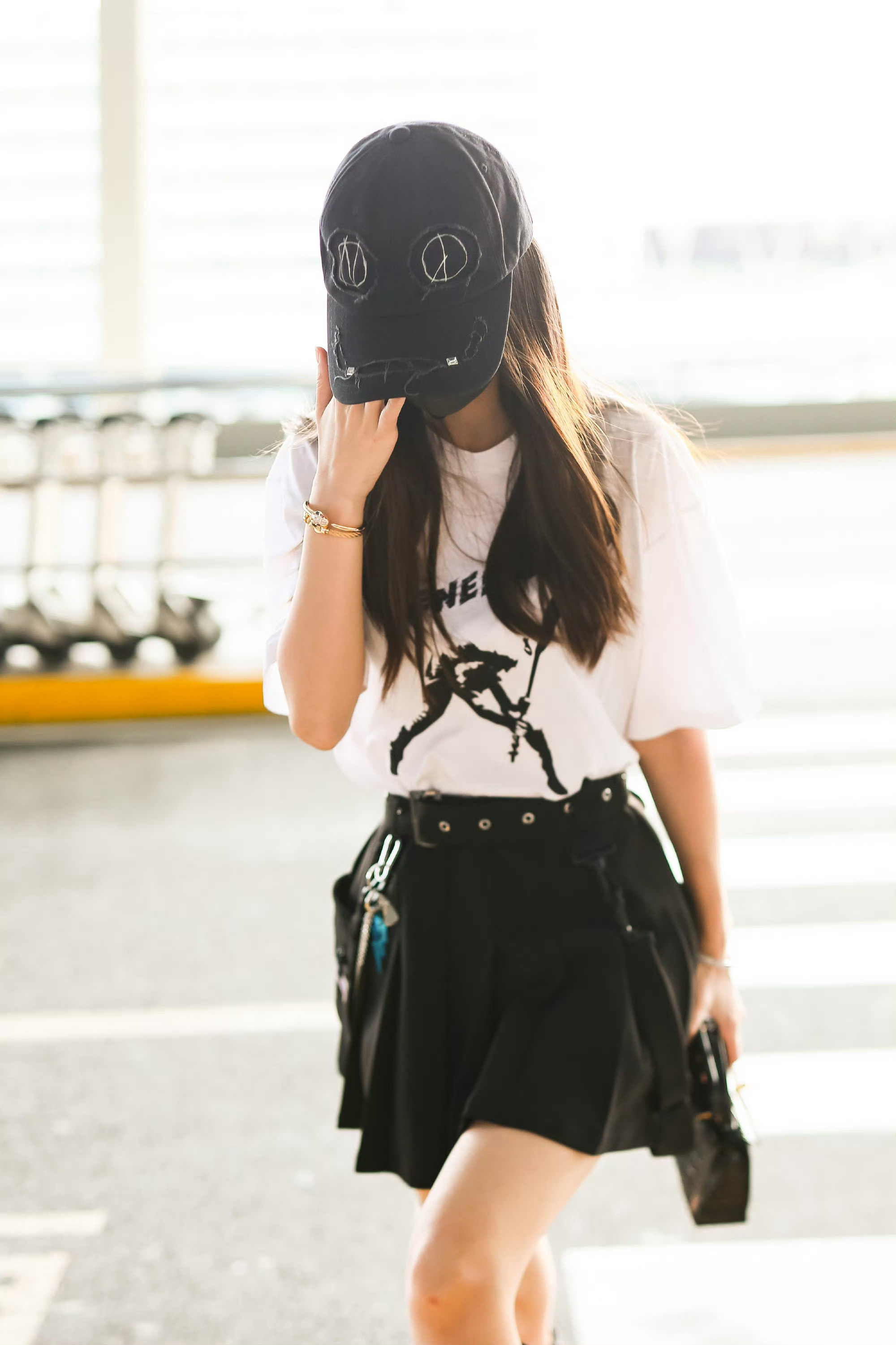 angelababy angelababy “不同蔷薇，你可是明艳从不凋零的玫瑰