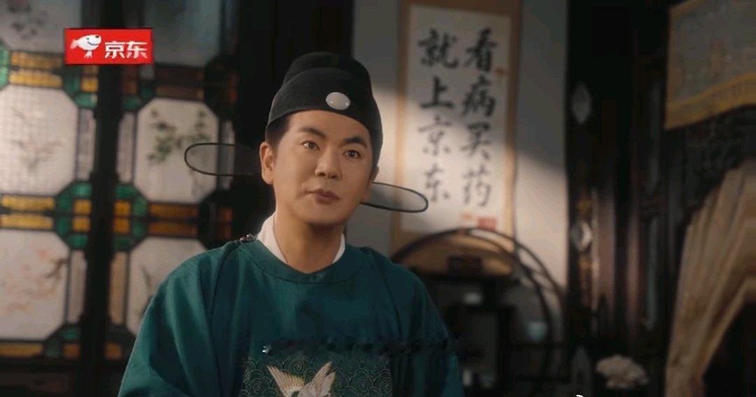 一格娘娘从最开始满足口腹之欲，到身体不适慌乱求医，情绪变化连贯自然，演员的演绎细