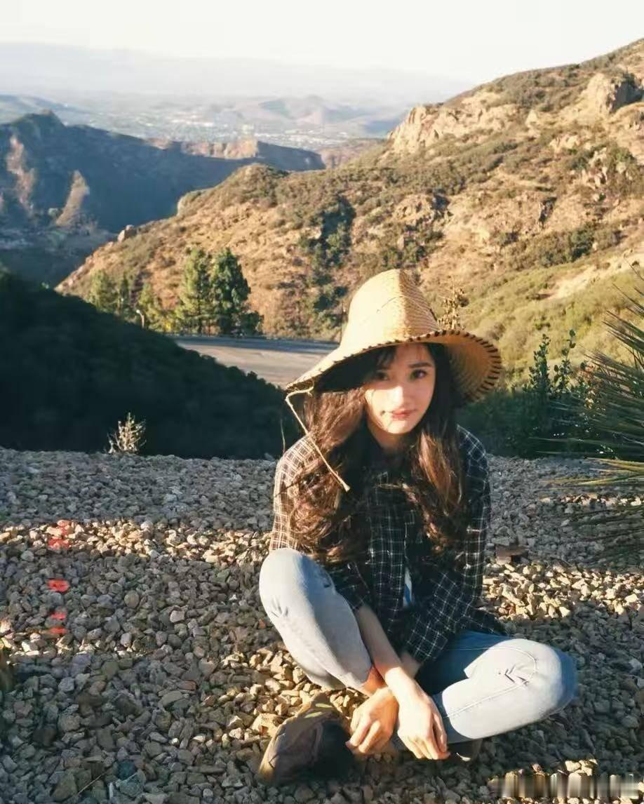 朱一龙杨幂惊蛰无声吻戏朱一龙杨幂吻戏惊蛰无声 这吻戏太绝啦！朱一龙眼中犹豫是情感