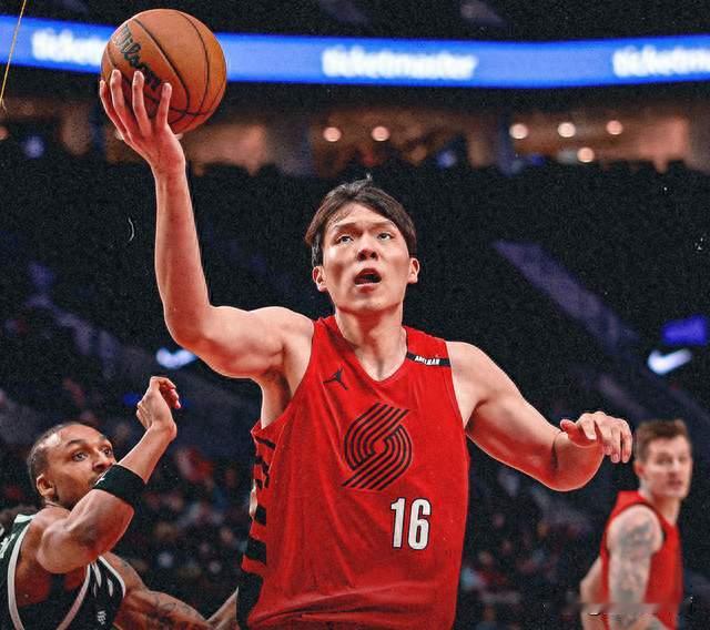 为他鼓掌！开拓者53分狂胜，杨瀚森13分：反击快下暴扣太精彩了！