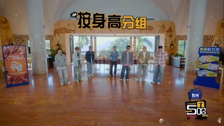 鹿晗HelloKitty发威哈哈哈哈哈 如果你惹了鹿晗，他不会咬你，只会毛茸茸地