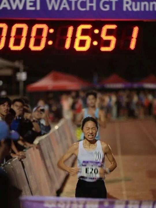 5公里狂刷24秒PB！张水华16分52秒夺冠！
 
福州场地联赛，配速3分22秒