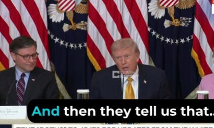 【特朗普称美国没有义务帮助乌克兰】他认为，乌克兰“远在数千英里之外，隔着浩瀚的海