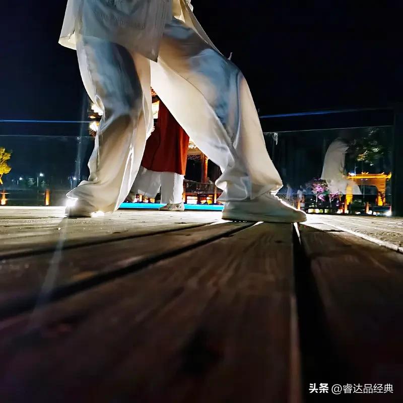 桩感越来越好 站桩原则越简单越好
今天站桩两次，下午云手桩，晚上无极桩，都是30