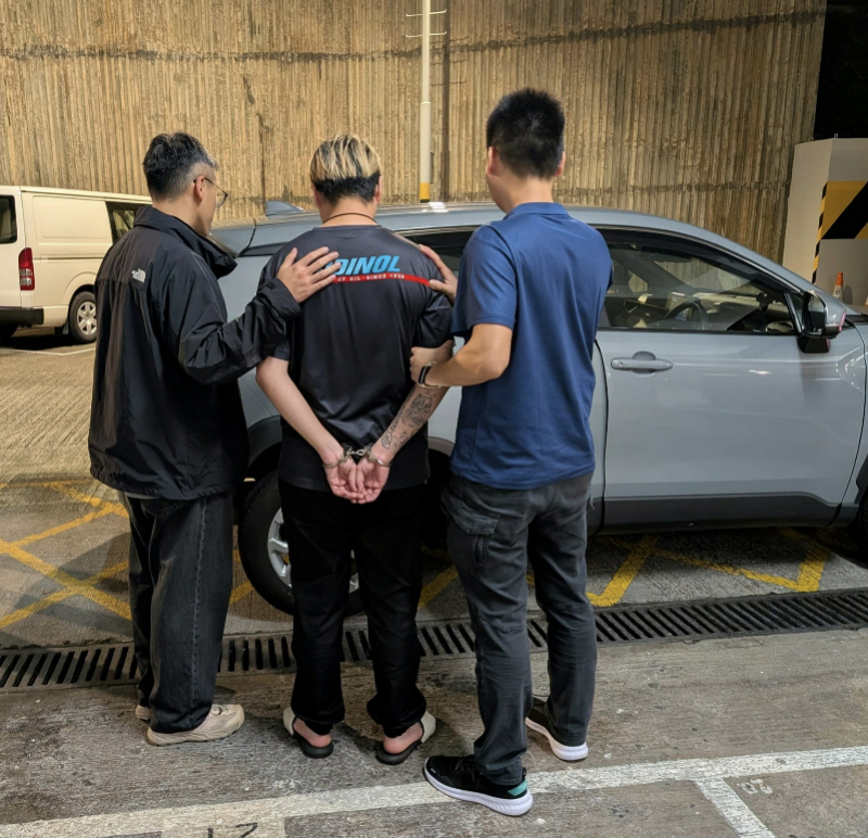 #香港机场金条劫案疑有内鬼通风报信#【香港机场6公斤金条劫案进展：拘捕人数增至8