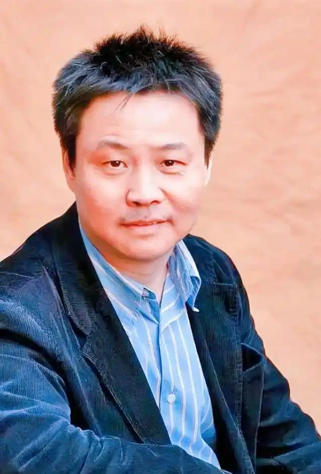 [中国赞]余华说：“低层次的家庭里，人的脑子里装的大部分是犟，在沟通上存在双重障