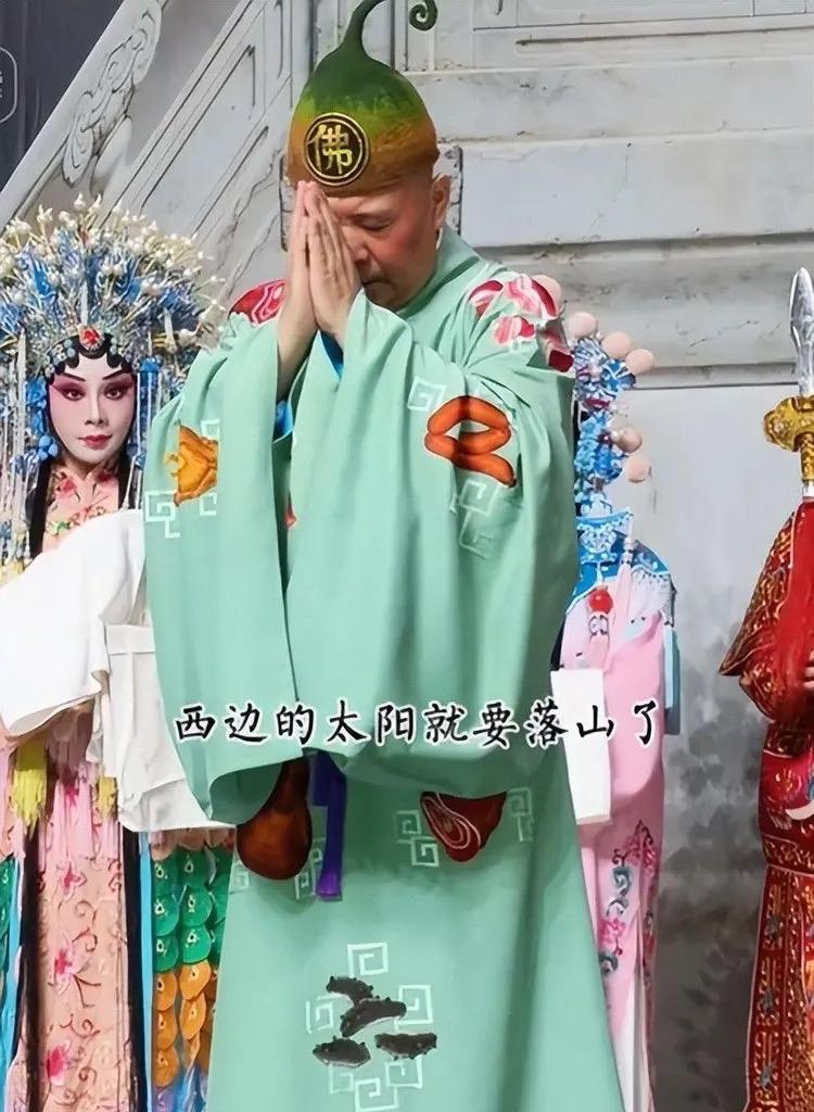 我也爱听相声，网络上经常看到借相声来嘲讽社会嘲讽对头，擦边球没啥问题，但别把自己