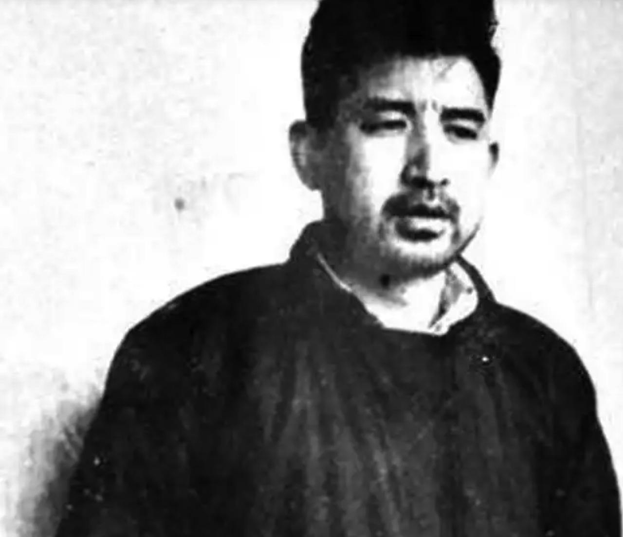 1950年，周养浩被押回监房后，举着板凳往沈醉头上砸，被一旁的宋希濂攥住胳膊，小
