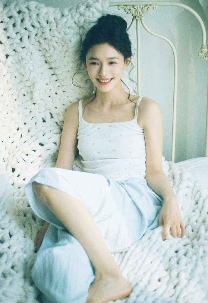  林允夏日白开水妆好绝被林允的夏日白开水妆拿捏了林允这夏日白开水妆太绝！清透底妆