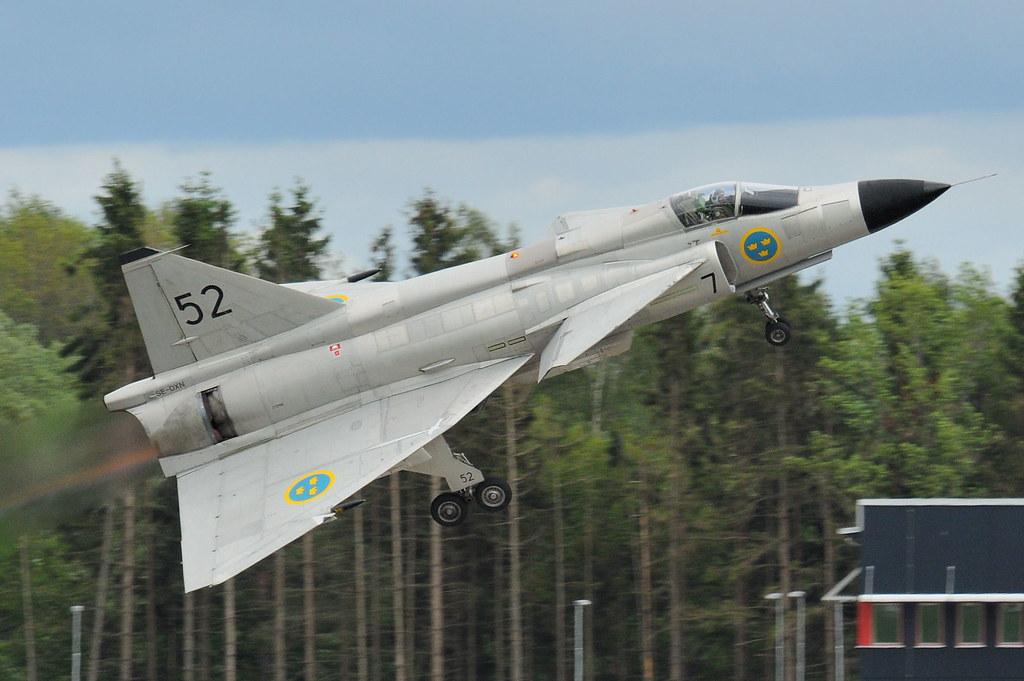 从早期对螺旋桨战机的探索，到J35“龙”、J37“雷”崭露头角，再到JAS - 