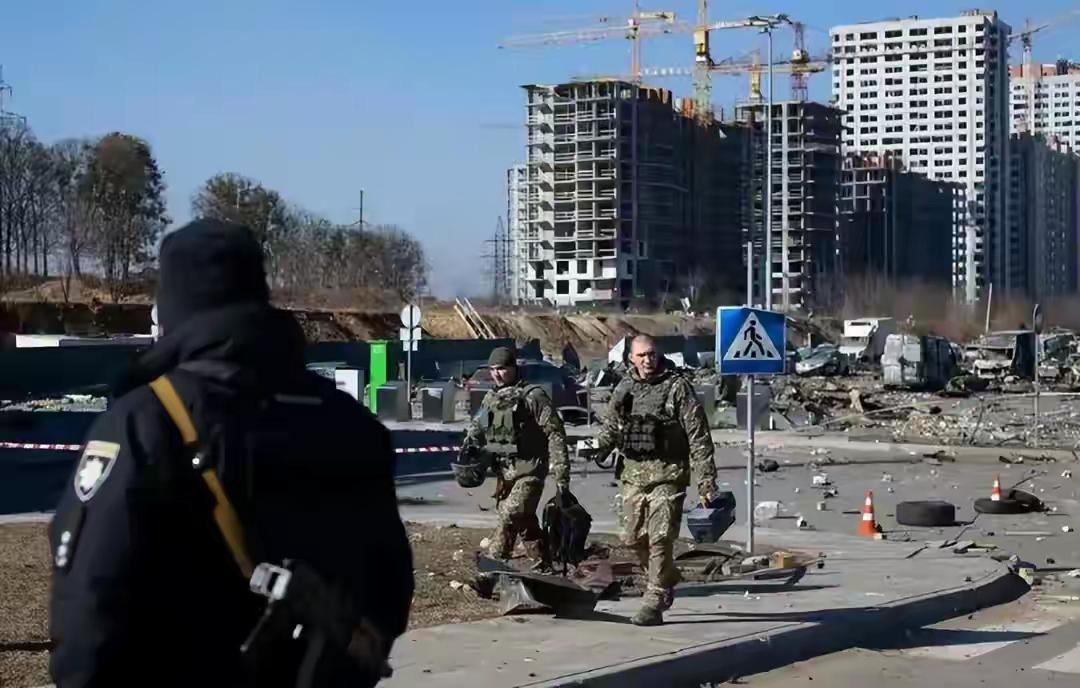 数小时内连炸莫斯科，俄军工心脏被炸穿，俄媒质问：谁给的技术？