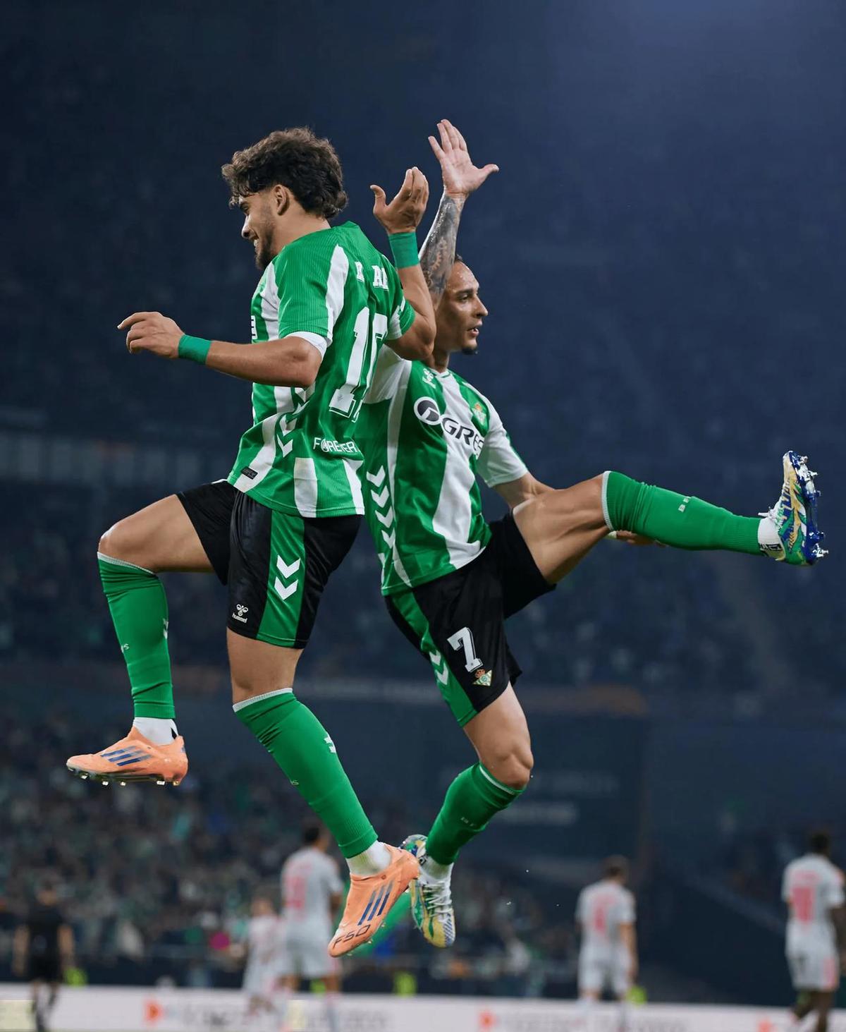 安东尼在曼联没人要，到贝蒂斯一脚挑射炸了全网。
不是他不行，是曼联没给他活路。