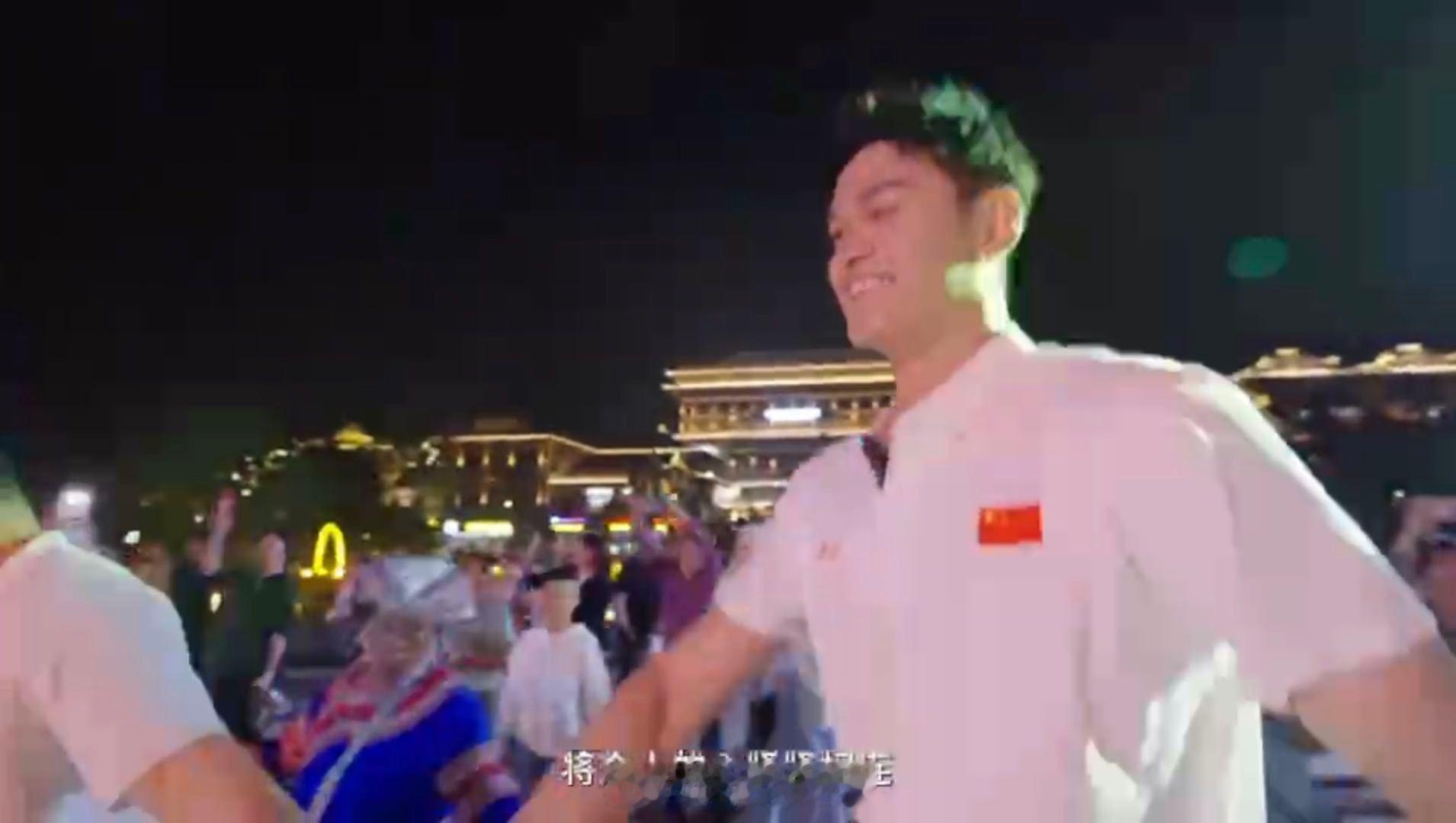 #孙杨蹦苗迪蹦嗨了# #和孙杨一起慢生活# 当快节奏的生活让你感到疲惫时，《慢游