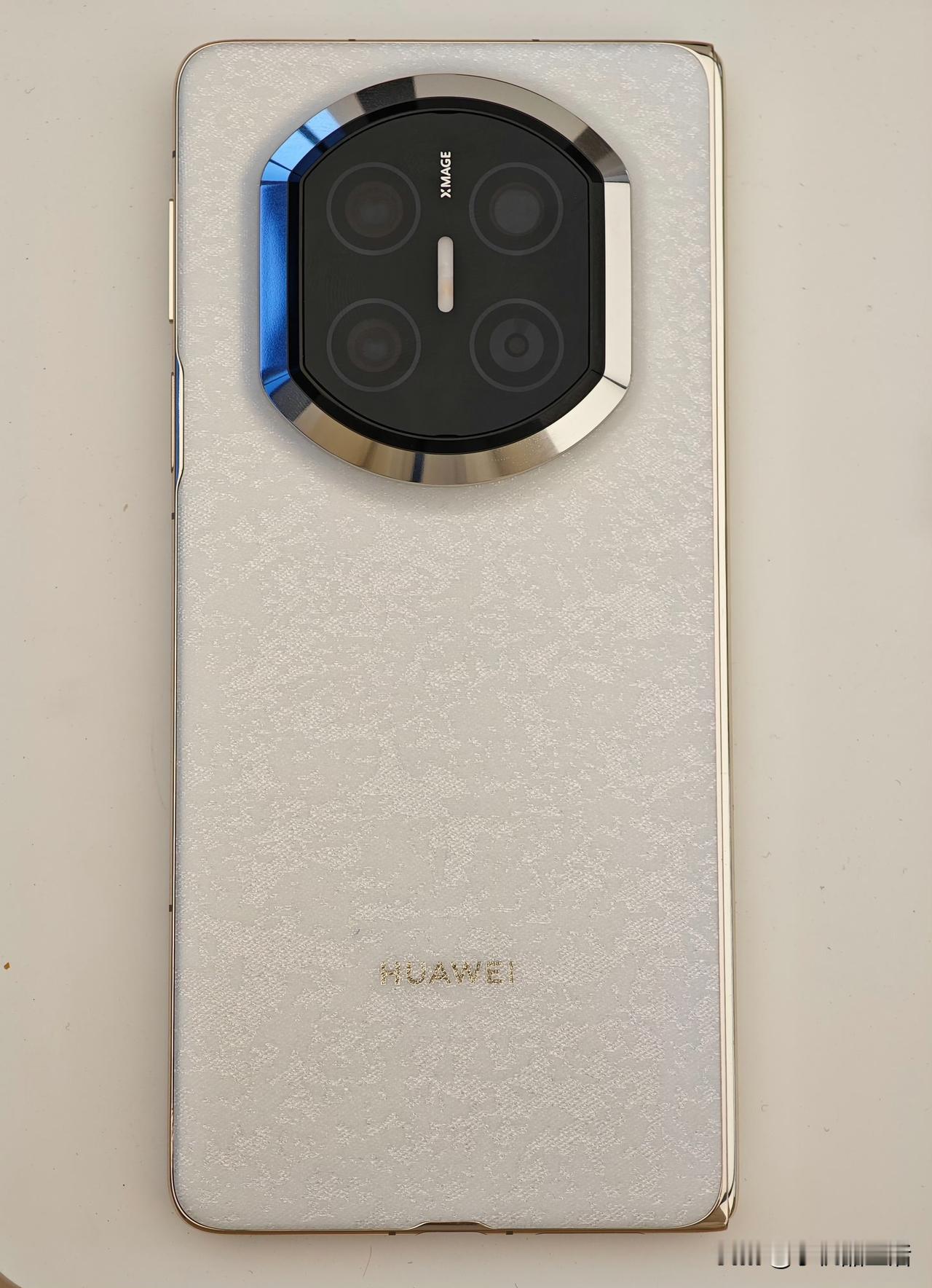 华为Mate X7折叠屏手机开售当天全色售罄！

今日，华为Mate X7正式开