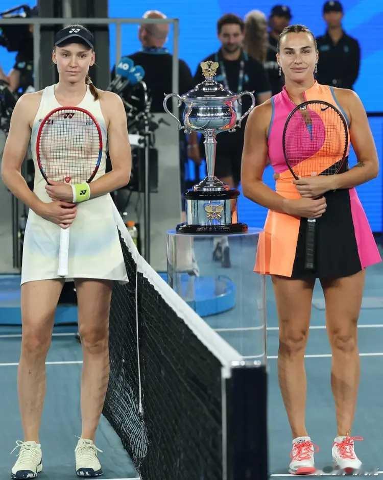 北京时间1月31日，澳网女单决赛，莱巴金娜（五号种子））2-1击败萨巴伦卡（一号