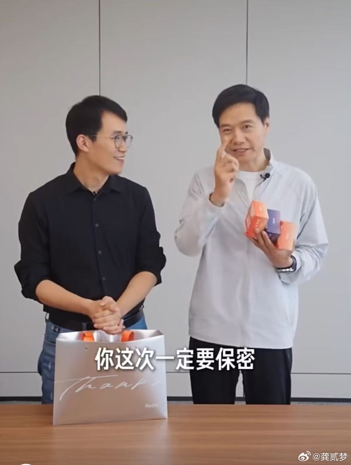 群里疯狂在讨论，大家都很好奇是什么原因单纯的简单泄密肯定不是我给大家提供一个思路