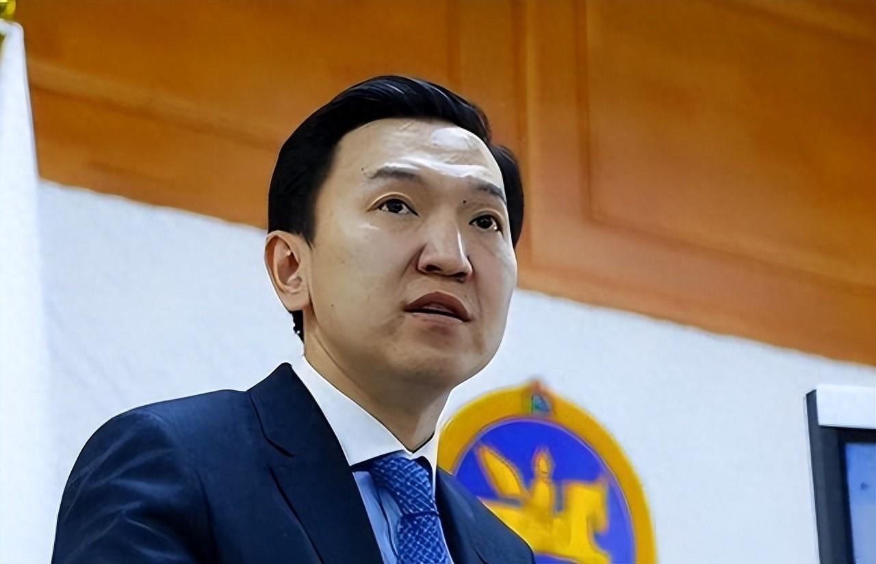 过去十个月里，蒙古政坛像走马灯一样连换三任总理，每一次更迭都藏着国内派系的激烈拉