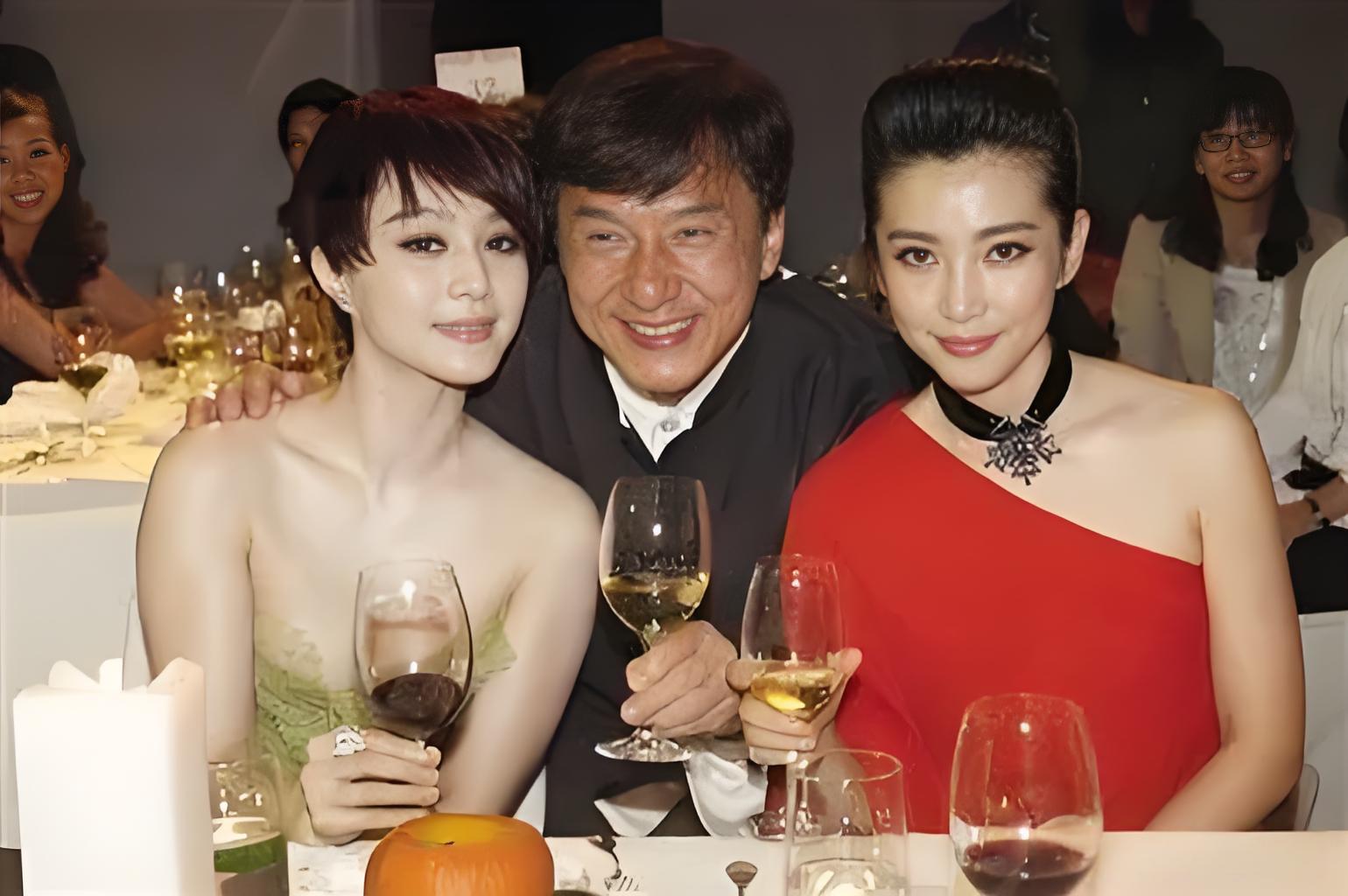 在一次，在电影《墨攻》的新闻发布会上，有记者问刘德华:“现在范冰冰和李...