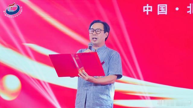 赠东方文化城市组委会秘书长孔旭汝文/孙玉良与东方文化城市组委会秘书长孔旭汝在第十