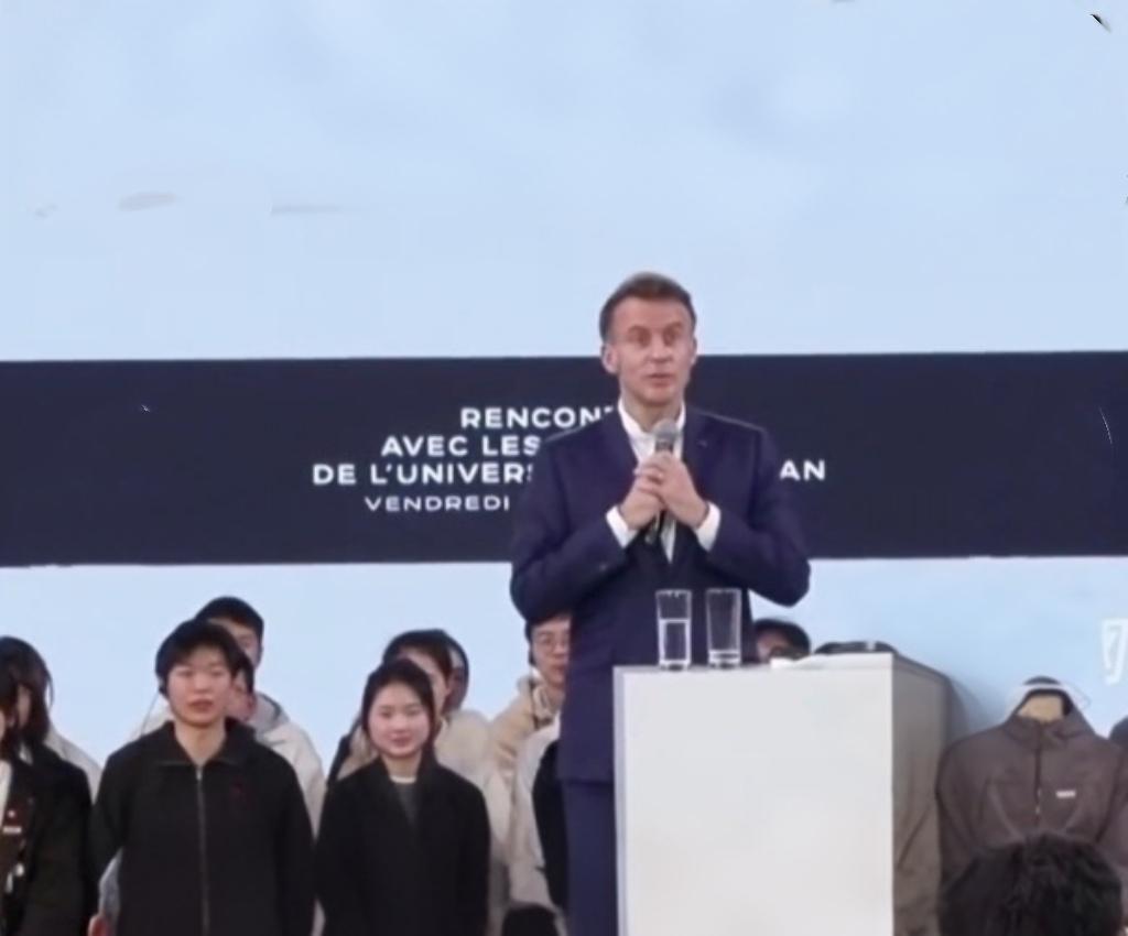 【马克龙访华结束感叹：唯一的遗憾是…】刚签完200亿飞机大单，逛完广州，在川大跟