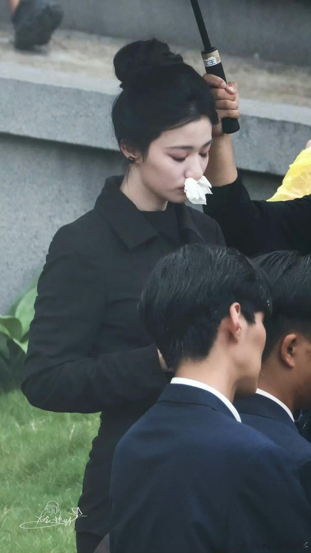 张凌赫王楚然同病相怜 别人嗑糖看牵手拥抱，我们嗑他们塞着鼻子对戏的“难兄难弟”既