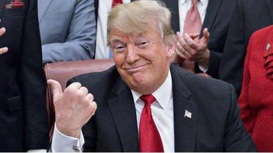 太少见了，特朗普转发搞笑短剧怼英国首相，铁杆盟友当场闹掰，半点儿情面不讲。
 