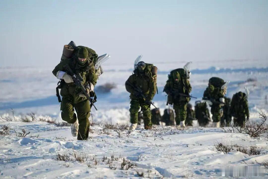 有点意思，加拿大最近居然举行了一次模拟美军全面入侵的军事推演，这是百年来加拿大首