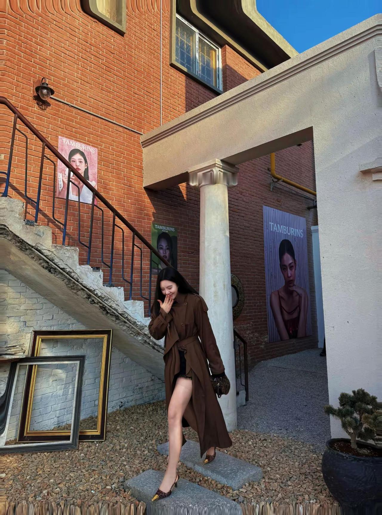 一边流泪一边搞定所有事情的可爱女人。