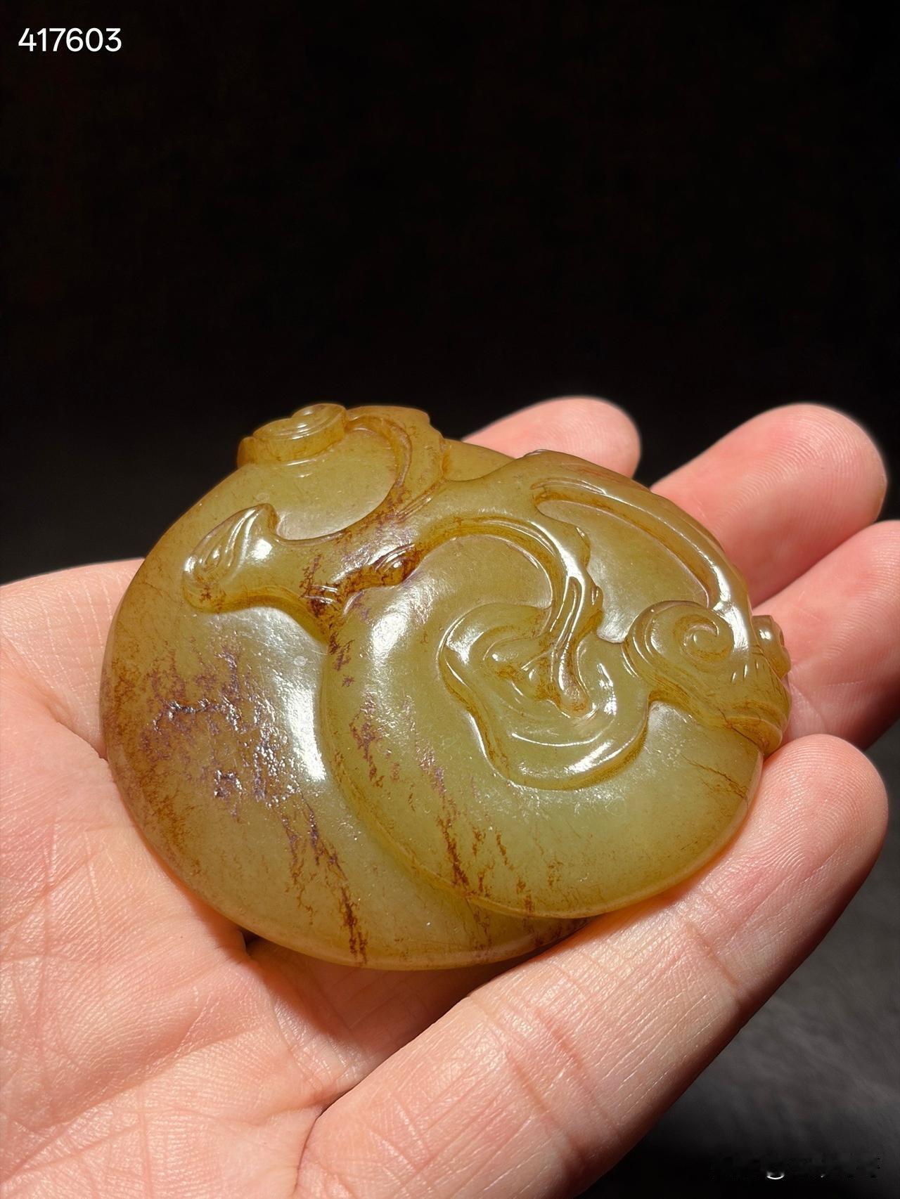 清和田玉黄玉事事如意雕件
尺寸6×5.6×1.6厘米，重量77.5克