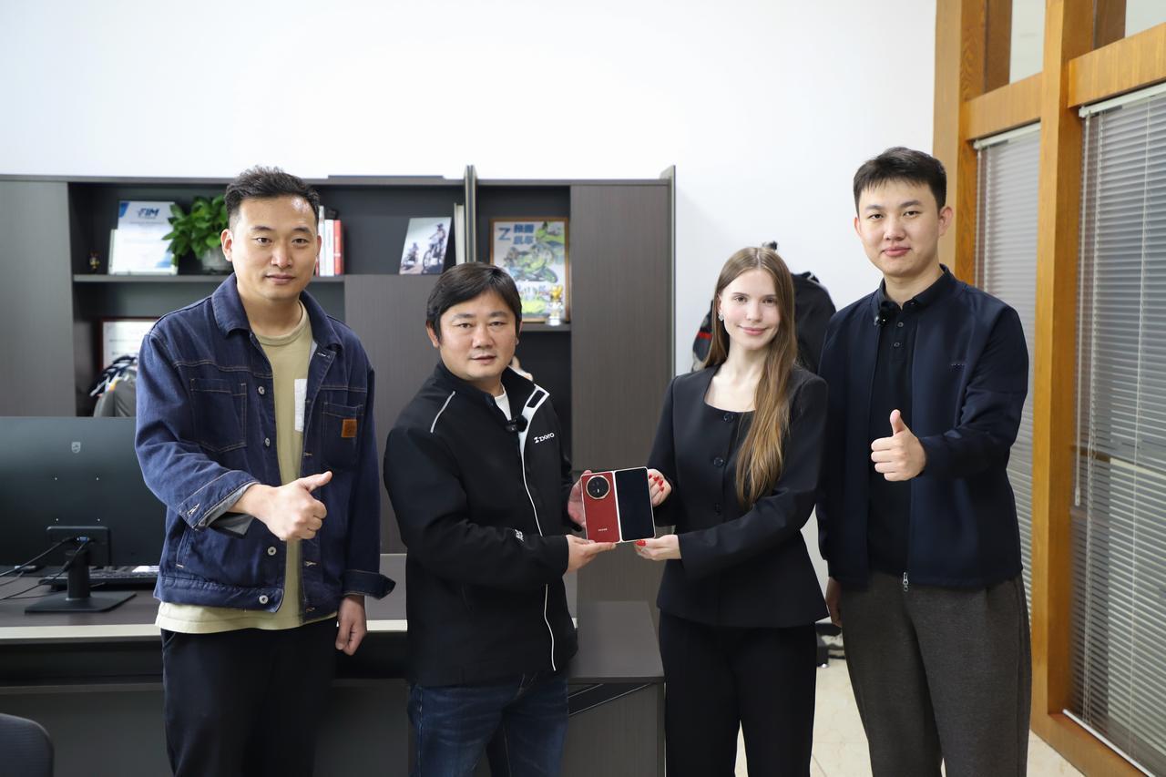 荣耀正式官宣和张雪机车的合作，作为WSBK首席战略合作品牌，荣耀和张雪机车，都是